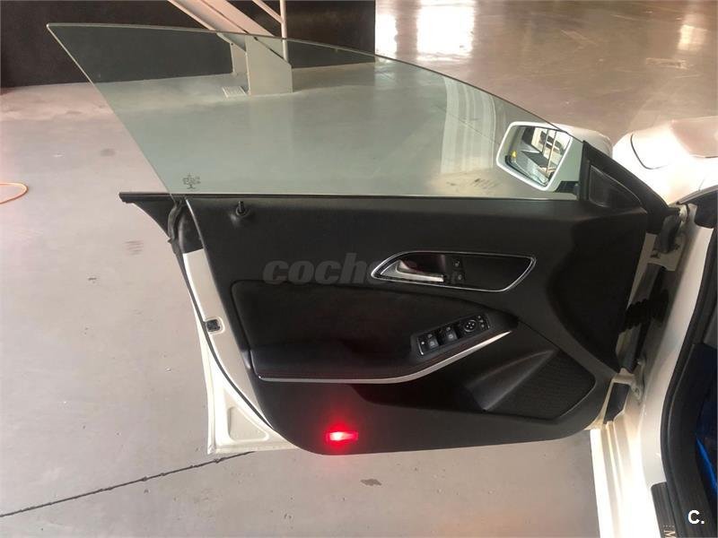 MERCEDES-BENZ Clase CLA 200 d AMG Line Shooting Brake