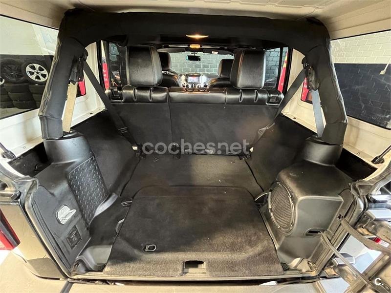 JEEP Wrangler Unlimited 2.8 CRD Sahara Auto 4p.