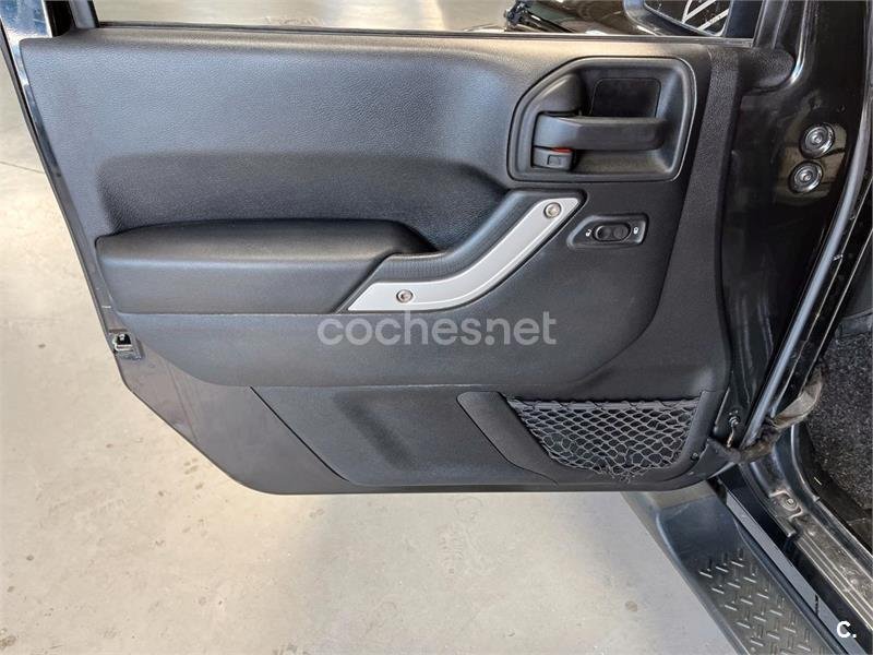 JEEP Wrangler Unlimited 2.8 CRD Sahara Auto 4p.