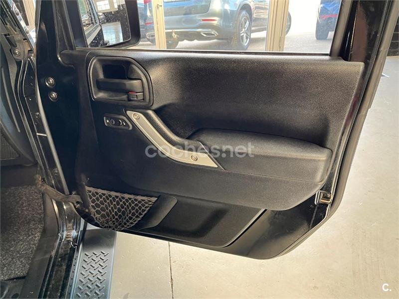 JEEP Wrangler Unlimited 2.8 CRD Sahara Auto 4p.